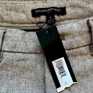 Wide leg cropped Banana Republic women’s trousers. NWT.